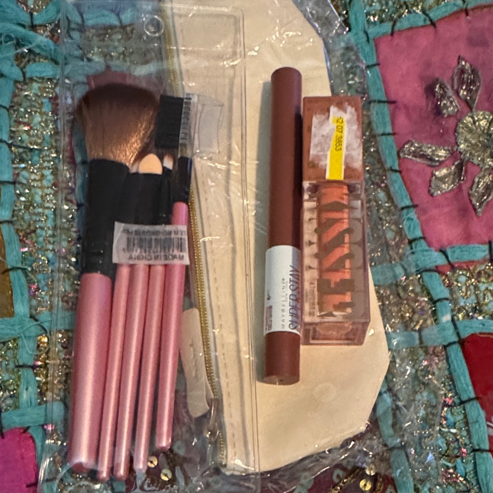 Pink Makeup Brush Set with Maybelline Neutral Lip Products